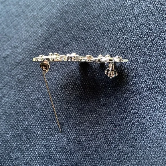 Silver toned filigree brooch - Picture 3 of 3